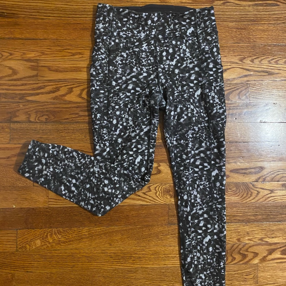 Lululemon leggings with pockets